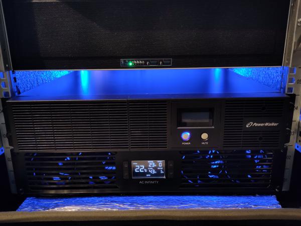 Emc2Net HomeLab - UPS