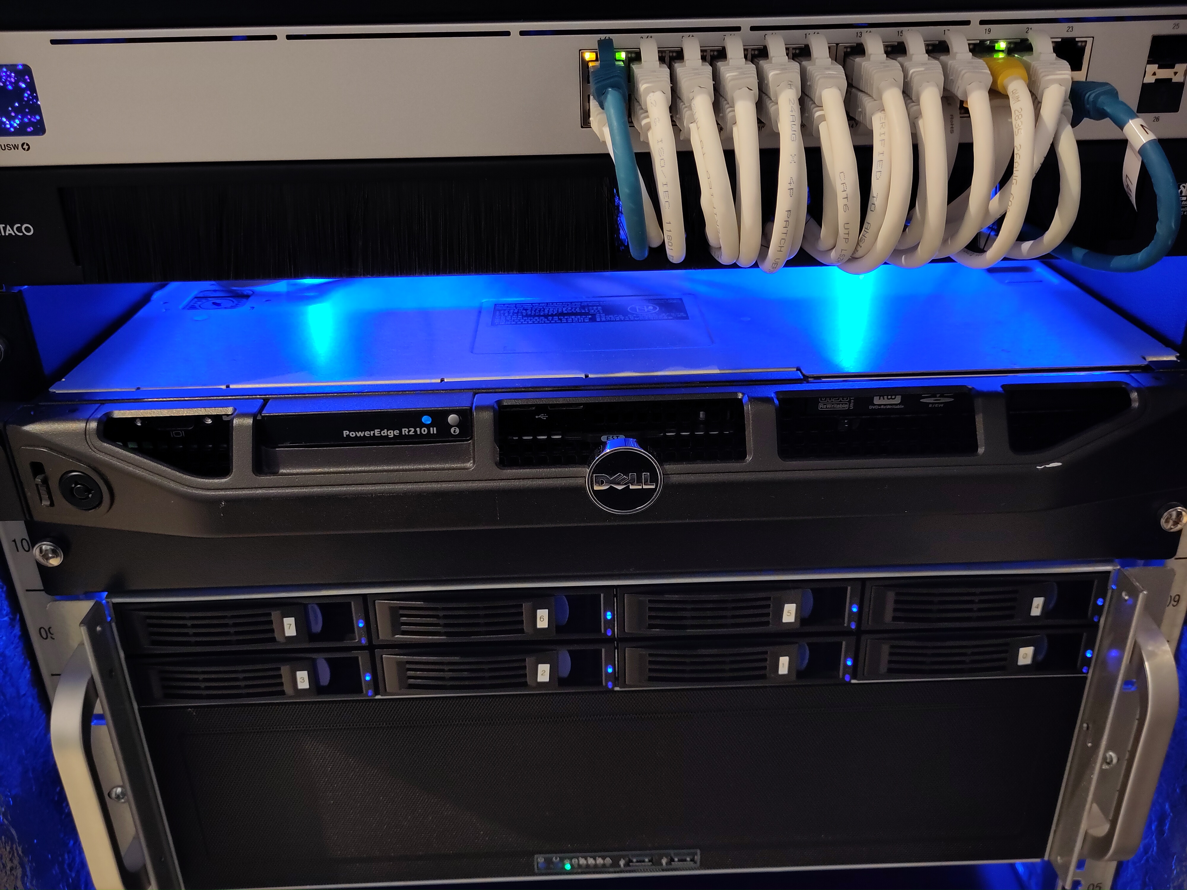 Dell PowerEdge R210 II - Router